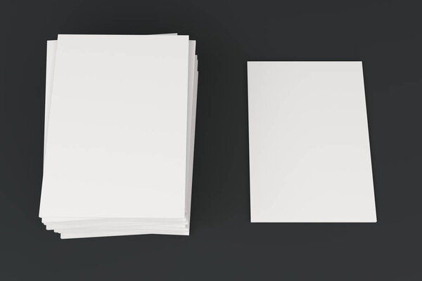 Пачка чистых белых закрытых брошюр макет на черном фоне
