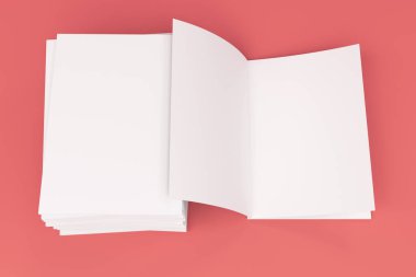Yığın boş beyaz kapalı ve bir açık broşür mock-up kırmızı