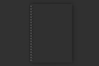 Kapalı defter sarmal siyah arka plan üzerine bağlı