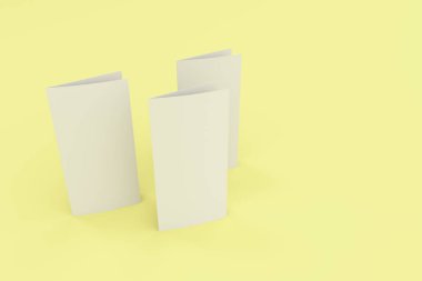Boş beyaz iki kat broşürü mockup Sarı zemin üzerine