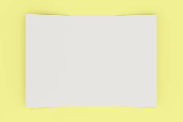 Прозрачный белый открытый трехслойный макет брошюры на желтом фоне — стоковое фото