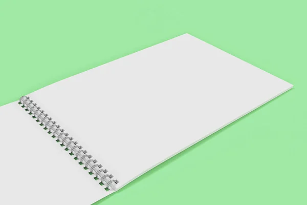 Notebook branco em branco aberto com espiral de metal encadernado em backg verde — Fotografia de Stock