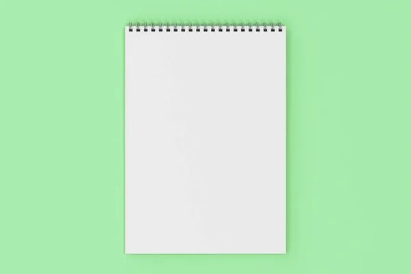 Cuaderno blanco en blanco con espiral metálica encuadernada sobre fondo verde — Foto de Stock