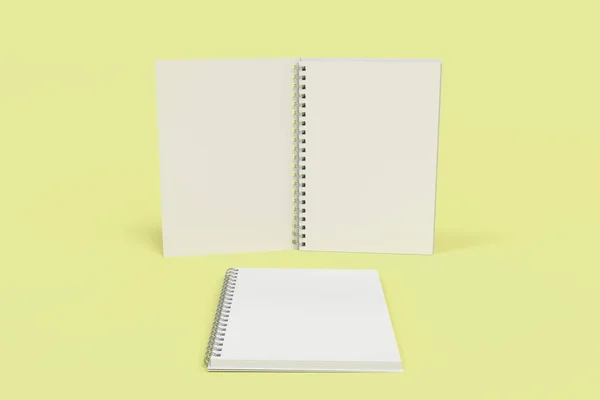 与螺旋装订在黄色背景上的两个笔记本 — 图库照片