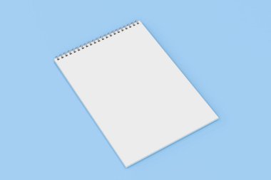 Üzerinde mavi arka plan beyaz boş defter metal spiral ile bağlı