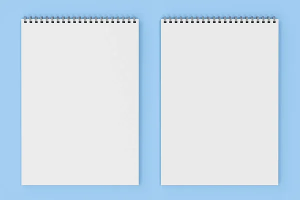 Caderno em branco branco, com espiral de metal ligado em fundo azul — Fotografia de Stock