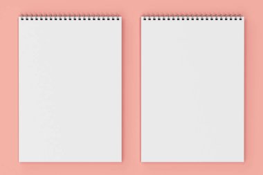 Kırmızı zemin üzerine beyaz boş defter metal spiral ile bağlı