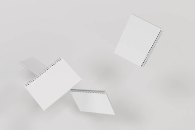 Beyaz arka plan üzerinde dört defter spiral ile bağlı