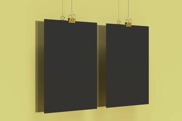 Dois cartazes pretos em branco com mockup do grampo do ligante no backgr amarelo — Fotografia de Stock