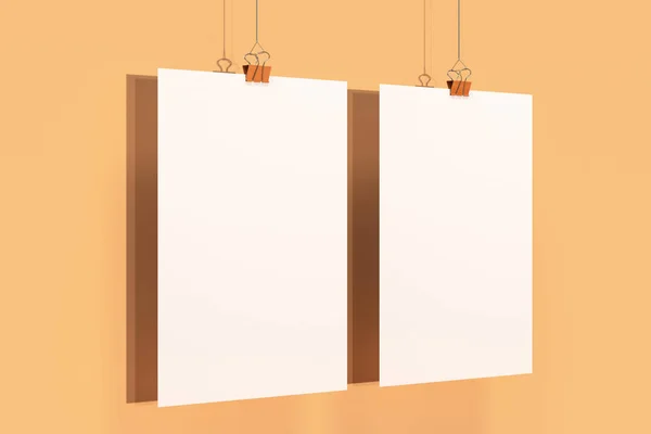 Dois cartazes brancos em branco com mockup de grampo de aglutinante no backgr laranja — Fotografia de Stock