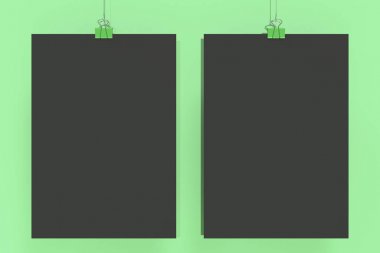 Ciltçi ile iki boş siyah poster mockup yeşil backgro klip