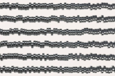 Desen fırçalanmış metal silindir tablet beyaz arka plan üzerinde