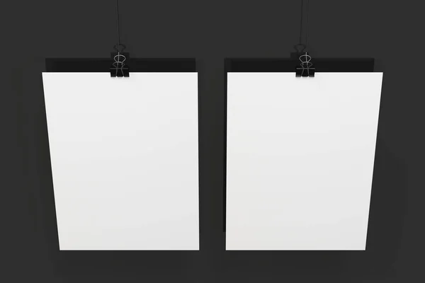 Dois cartazes brancos em branco com mockup de grampo de aglutinante no backgro preto — Fotografia de Stock
