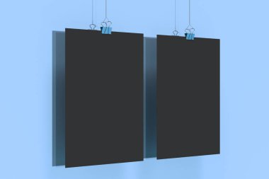 Ciltçi ile iki boş siyah poster mockup mavi backgrou klip