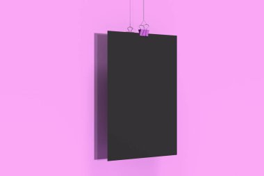 Ciltçi klibini mockup mor zemin üzerine boş siyah poster