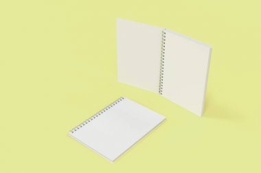 Sarı arka plan üzerinde iki defter spiral ile bağlı