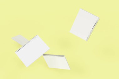 Sarı arka plan üzerinde dört defter spiral ile bağlı