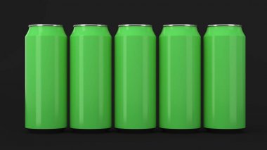  Siyah arka plan üzerine iki raws önünde duran yeşil soda kutular