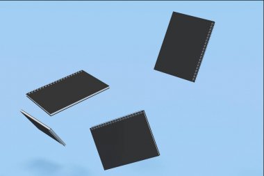 Dört defter spiral ile mavi arka plan üzerinde bağlı