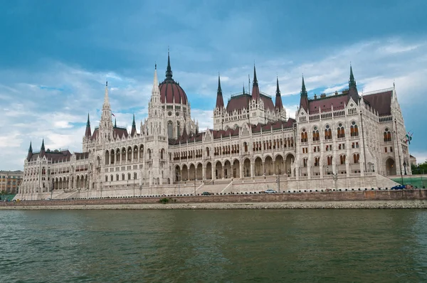 Budapeşte 'deki Macar parlamento binası.
