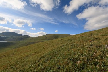 bulutlar dağlar gökyüzü