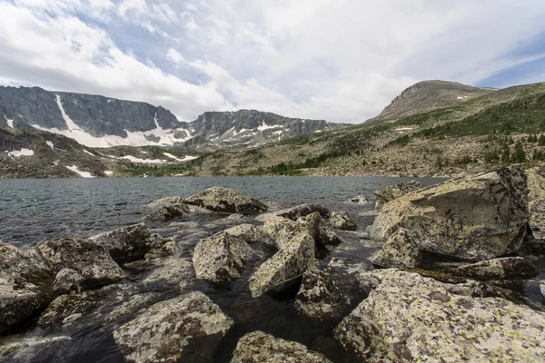 Clouds over mountain and lake — Stock Photo, Image