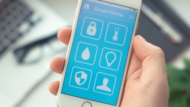 Temperaturwechsel in Smart-Home-App auf dem Smartphone — Stockvideo