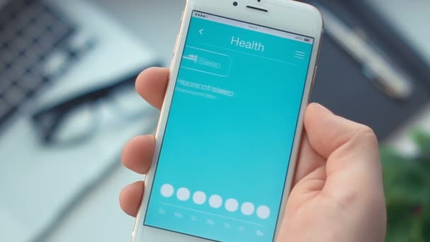 Sprawdzanie, monitorowanie snu na zdrowie aplikacji na smartfonie — Wideo stockowe
