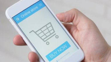 Online mağaza smartphone uygulama kullanarak mal satın alma