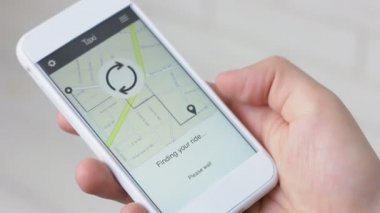 Smartphone uygulama kullanarak sipariş taksi yolculuğu
