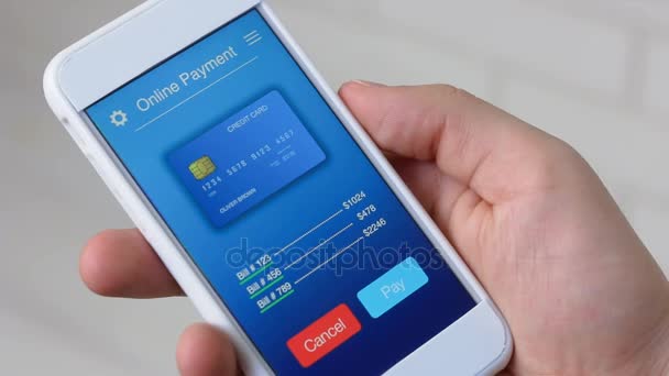 Оплата счетов кредитной картой с помощью приложения для смартфона — стоковое видео