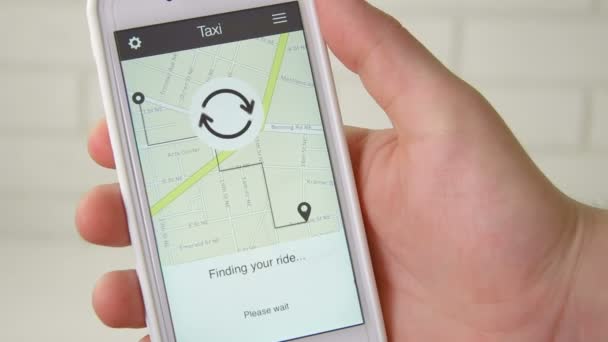 Objednání taxi jízdu pomocí aplikace pro chytré telefony — Stock video