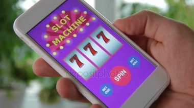 Smartphone online casino slot makinesi oyunu oynarken
