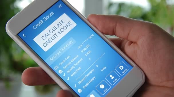 Vérification de la cote de crédit sur smartphone à l'aide de l'application. Le résultat est TRÈS BON — Video