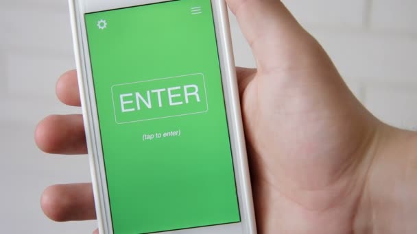 E-öğrenme kavramı uygulama smartphone. Adam hareket eden app kullanır. — Stok video