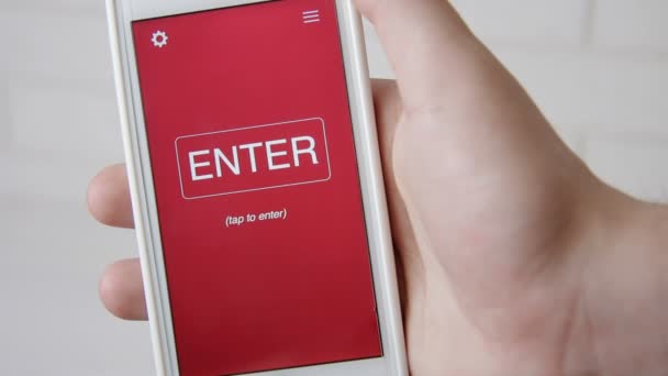 Gebruiker ervaring concept applicatie op de smartphone. Man gebruikt mobiele app. — Stockvideo