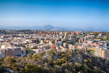 Santa Barbara Kalesi'nin görünümünden Alicante