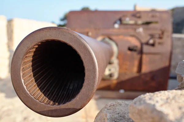 Armas de artillería en una fortaleza — Foto de Stock