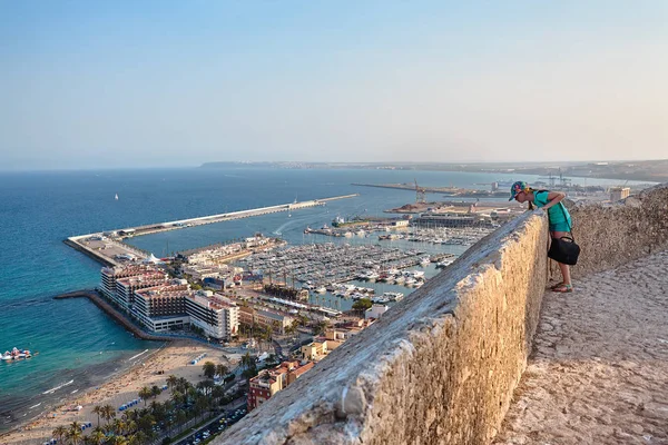 Alicante eski şehir ve liman Kalesi: Santa Barbara, İspanya yaz
