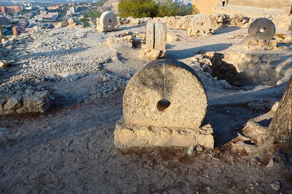 Alicante Santa Barbara kale sergilenen eski fırtınasıdır