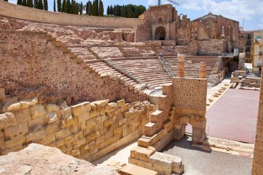 Cartagena şehir, Murcia, Ispanya bölgesinde Roma Amfitiyatrosu ve harabeleri.