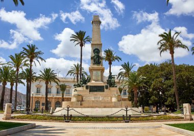 Cartagena, İspanya - 13 Temmuz 2016: Anıt Cavite kahramanlar ve Santiago de Cuba.