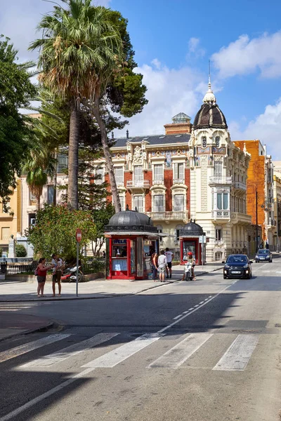 Cartagena, İspanya - 13 Temmuz 2016: Plaza de La Merced - Palacio de Aguirre - Museo bölgesel de Arte Moderno. Katalan mimar tarafından Victor Beltri 1898-1901 yılında yapıldı.