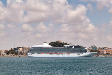 Cartagena, İspanya, Akdeniz liman, büyük yolcu gemisi.