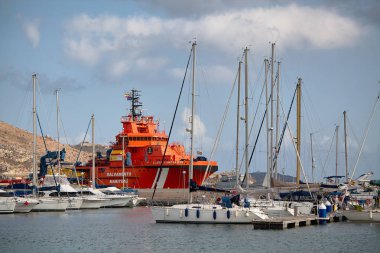 Cartagena, İspanya - 13 Temmuz 2016: Kurtarma tug Clara Campoamor İspanyolca SAR Akdeniz Cartagena limanda durdu.