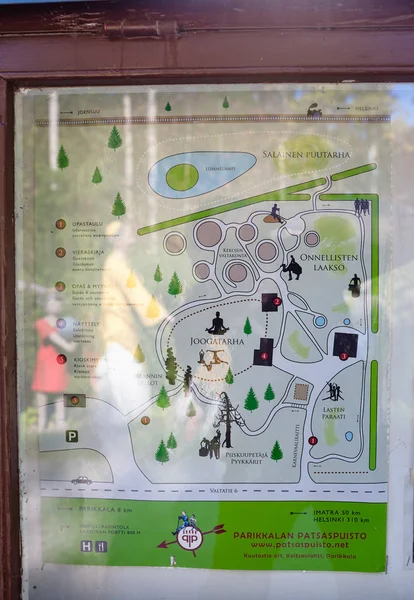 Ite-아티스트 Veijo Ronkkonen 그의 조각 공원 Parikkalan patsaspuisto에 의해 Parikkala, 핀란드-2015 년 8 월 21 일: 조각. 공원 포함 약 560 콘크리트 동상과 아름 다운 정원. — 스톡 사진