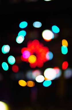 Ufuk soyut çok renkli bokeh arka plan ışıklar. Renkli festival çok renkli daireler.