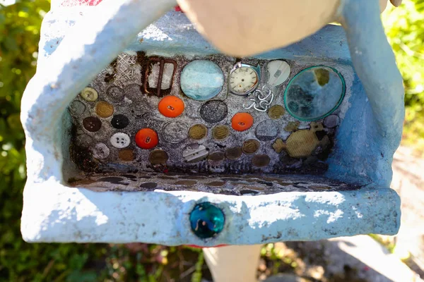 Parikkala, Finlandia - 21 de agosto de 2015: Esculturas del artista ITE Veijo Ronkkonen en su parque de esculturas Parikkalan patsaspuisto. El parque contiene alrededor de 560 estatuas de hormigón y un magnífico jardín . — Foto de Stock