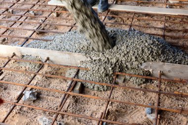 ticari Betonlama katlı bina inşaatı sırasında dökülen beton.
