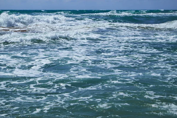 The Mediterranean Sea with raging waves on a summer sunny day. Valencia, Alicante, Spain.ean — Stock Photo, Image